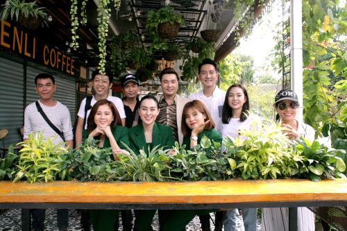 Bao la những trái tim hồng