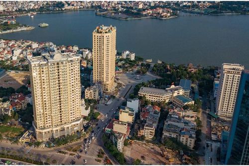 Không gian sống trong lành của cư dân ven hồ Tây