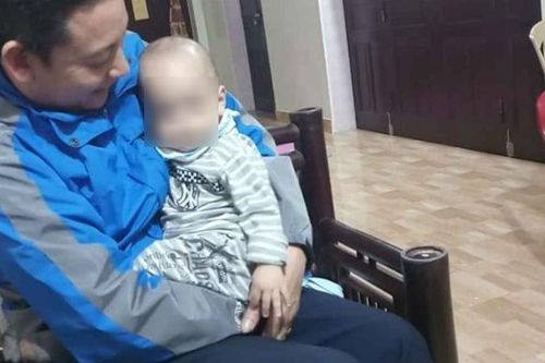 Bé trai 12 tháng tuổi bị bỏ rơi dưới chân tượng Quan Âm