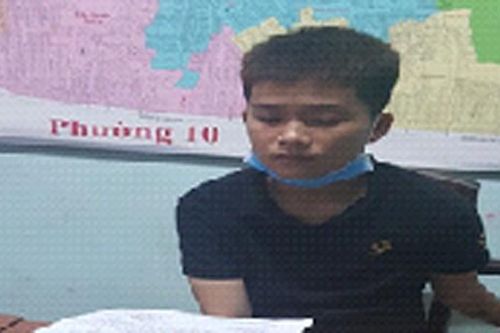 'Nữ quái' tuổi 20 giả trai trốn nã