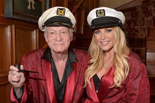 Vợ trẻ kém 60 tuổi kể về cuộc sống 'không tình dục' với trùm Playboy quá cố