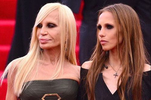 Mẹ con NTK Donatella Versace ủng hộ hơn 5 tỷ cho bệnh viện ở Ý