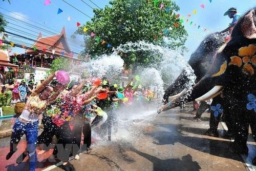 Thái hoãn nghỉ Tết té nước do ca nhiễm Covid-19 nhảy vọt