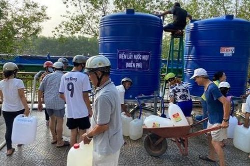 Hơn 6 ngàn m3 nước sạch tiếp viện cho người dân vùng ngập mặn Bến Tre