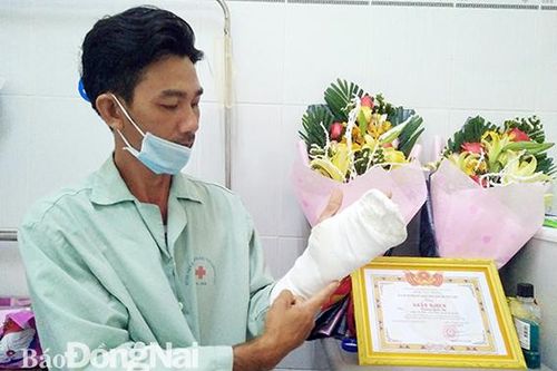 Bị đâm trọng thương vẫn không để tội phạm thoát thân