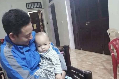 Quét sân chùa, sư thầy phát hiện bé trai 1 tuổi bị bỏ rơi