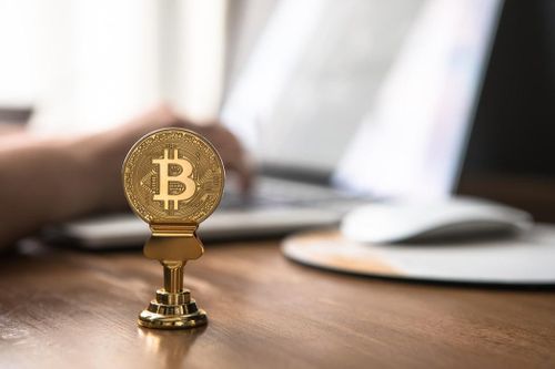 Bitcoin nhích tăng sau tuần 'bão lửa'