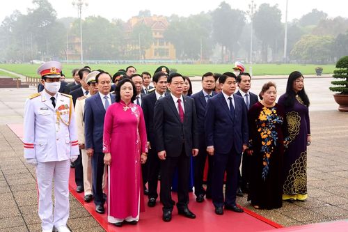 Lãnh đạo TP Hà Nội viếng Chủ tịch Hồ Chí Minh và tưởng niệm các Anh hùng liệt sĩ