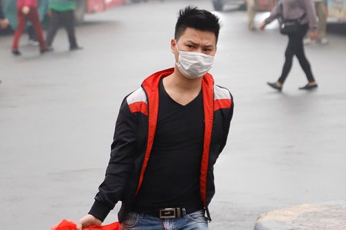 Người dân và du khách đã thực hiện đeo khẩu trang tại nơi công cộng