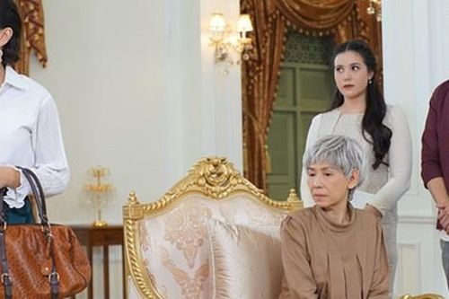 Thưởng con dâu 2 tỷ vì có bầu, nhưng chết lặng khi vô tình nghe cuộc điện thoại