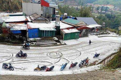 Không khí lạnh tràn về gây mưa giông, tố lốc cho toàn Bắc bộ từ đêm nay