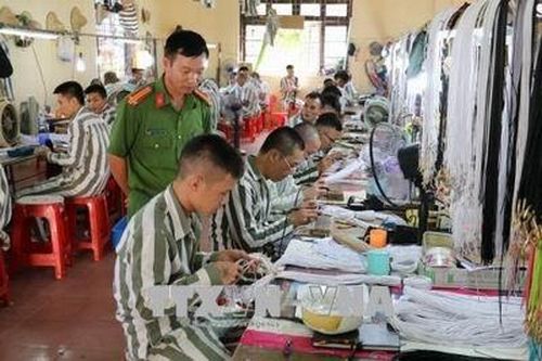 Xử lý đồ vật cấm đưa vào cơ sở giam giữ phạm nhân