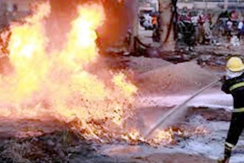 Xe tải tông vào đống bình gas, 15 người chết