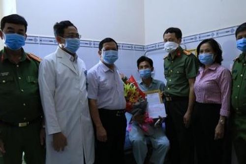 Đại tướng Tô Lâm khen thưởng công an xã dũng cảm truy bắt tội phạm ở Đồng Nai