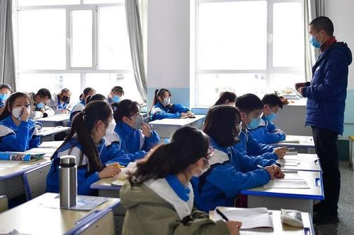 Trung Quốc mở lại trường học sau 3 tháng đóng cửa