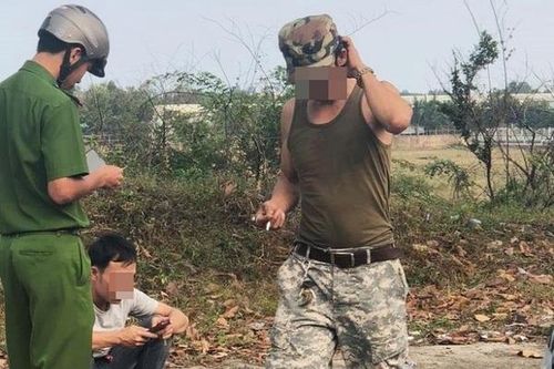 Dừng xe kiểm tra, tài xế và người đi cùng dương tính ma túy
