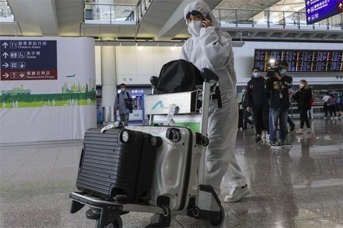 Số ca nhiễm ngoài TQ tăng vọt, nhiều nước áp lệnh phong tỏa chống Covid-19