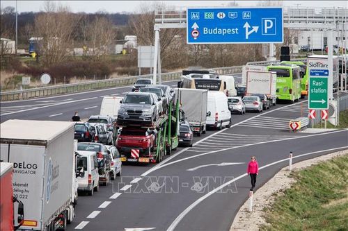 Dịch COVID-19: Hungary đóng cửa biên giới, cấm mọi hoạt động công cộng