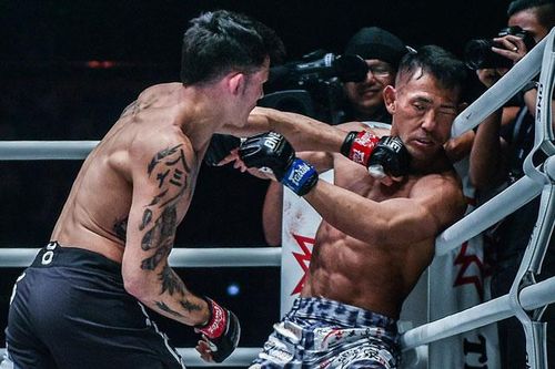 Võ sĩ gốc Việt túng cú 'thần quyền' đáng sợ khiến đối thủ Nhật Bản ngã cắm đầu