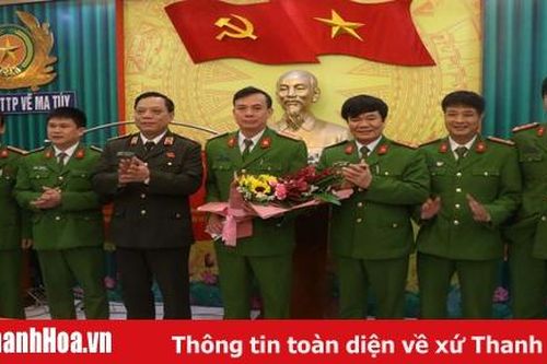 Trao thưởng cho Ban Chuyên án triệt phá đường dây mua bán, vận chuyển 20 bánh heroin từ Sơn La về Thanh Hóa tiêu thụ