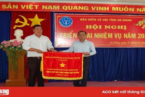 Bảo hiểm xã hội huyện Chợ Mới hoàn thành xuất sắc nhiệm vụ, nhận cờ thi đua của Chính phủ