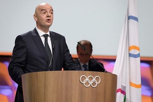 FIFA kêu gọi bóng đá mạnh mẽ tấn công 'sút tung lưới' Covid-19
