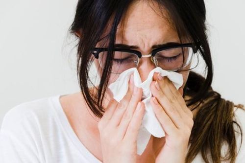 Điều gì xảy ra nếu chúng ta nhịn hắt hơi?