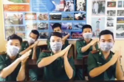 Màn vũ điệu dễ thương trên nền nhạc 'Ghen Cô Vy' của các chiến sĩ bộ đội biên phòng
