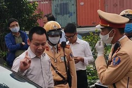 Hà Nội: Tài xế vi phạm nồng độ cồn mức 'khủng' gây tai nạn giữa phố đông