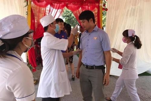 Phòng dịch COVID-19: Nhiều địa phương khuyến khích báo hỷ thay tiệc cưới