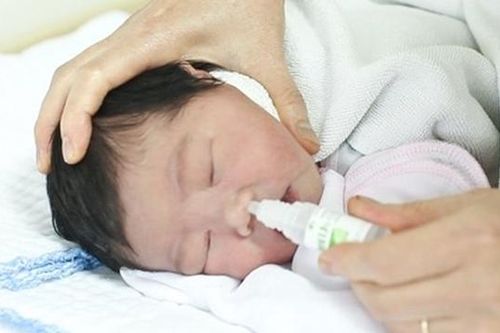 Phòng viêm đường hô hấp cho trẻ lúc giao mùa