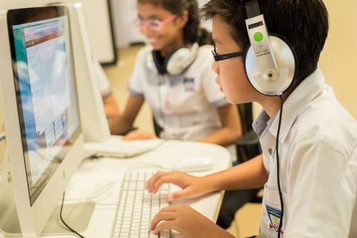 Học sinh, sinh viên học trực tuyến không quá 5 giờ/ngày