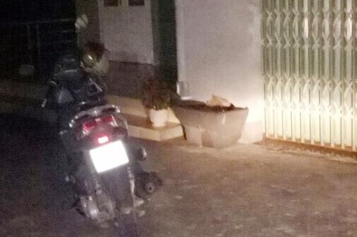 Cách chức chủ tịch xã mang phở cho vợ tài xế giữa khuya