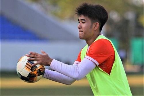 Hà Đức Chinh chưa rõ ngày trở lại sân cỏ sau khi xuất viện