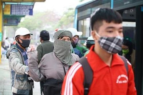 Chống dịch Covid-19: Người dân nghiêm túc đeo khẩu trang tại các nơi công cộng