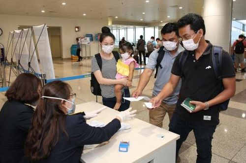 Dịch COVID-19: Bộ Y tế thông báo khẩn về các chuyến bay có hành khách nhiễm bệnh
