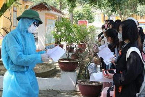Trong gian khó càng ấm tình quân-dân