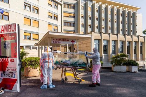 Italy điều động 10,000 sinh viên y khoa tới các 'chiến tuyến' chống Corona