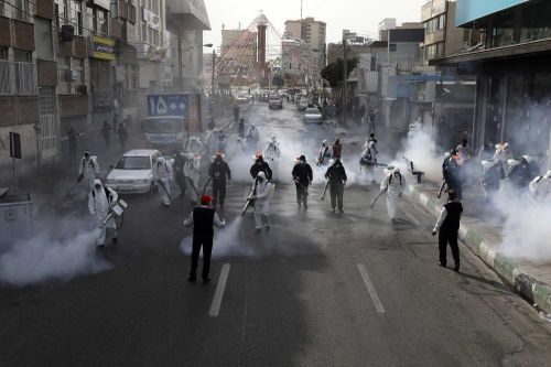 Iran có 1.178 ca nhiễm trong 1 ngày, Hong Kong buộc du khách đeo vòng giám sát