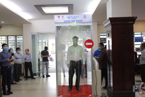 Ra mắt buồng khử khuẩn 'chống' Covid-19 đầu tiên tại TPHCM
