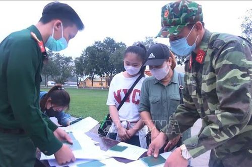 Hàng trăm công dân trở về nhà sau khi kết thúc thời gian cách ly tập trung