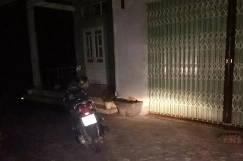 Chủ tịch xã 'mang phở' cho vợ tài xế xe tải lúc nửa đêm bị cách chức