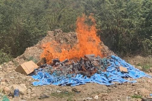 Tiêu hủy gần 80.000 chiếc khẩu trang y tế của cơ sở sản xuất chưa đủ điều kiện lưu hành