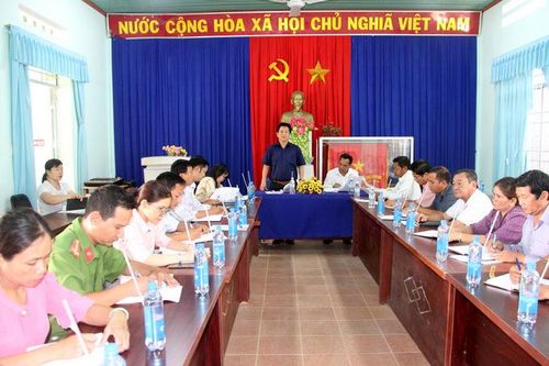 Ông Hồ Văn Mừng làm việc với Đảng ủy xã Liên Sang và xã Khánh Trung