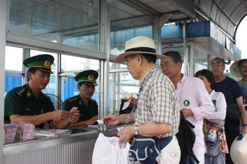 Bộ Ngoại giao thông tin về việc tạm dừng cấp thị thực cho người nước ngoài