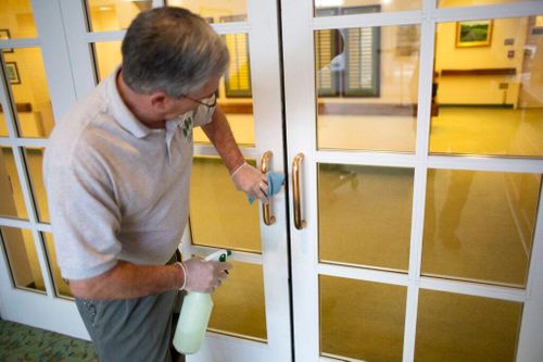 Virus gây dịch Covid-19 có thể tồn tại trên các bề mặt trong 3 ngày