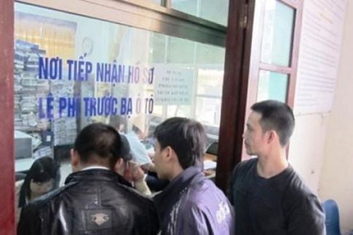 Hướng dẫn chi tiết cách ngồi nhà nộp lệ phí trước bạ ôtô, xe máy