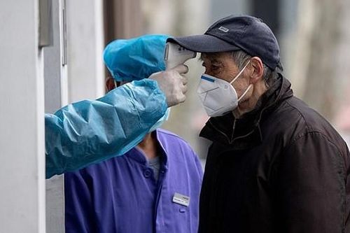 Bộ Y tế khuyến cáo người cao tuổi, người có bệnh lý nền hạn chế tối đa việc ra ngoài