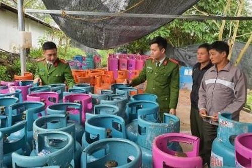 Thuê đất gần trại gà để san chiết gas trái phép