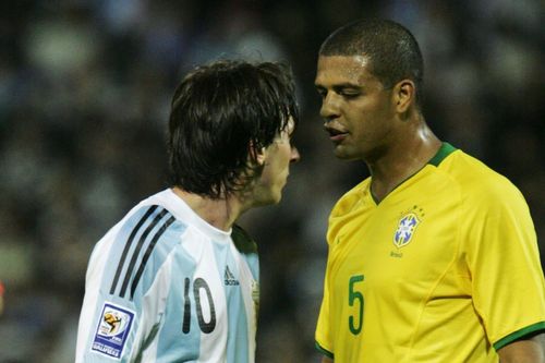 'Đá với Messi, chúng tôi thay nhau đốn hạ anh ấy'